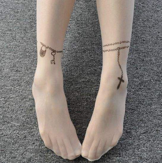 肉丝袜美女钥匙扣十字架脚链纹身图案写真图片