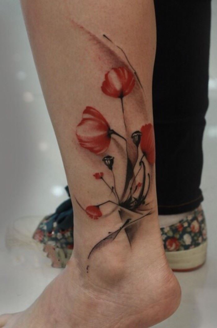 小腿纹身女彩色的罂粟花纹身图片
