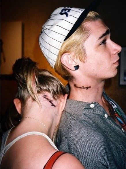 欧美情侣个性英文字母颈部纹身图片