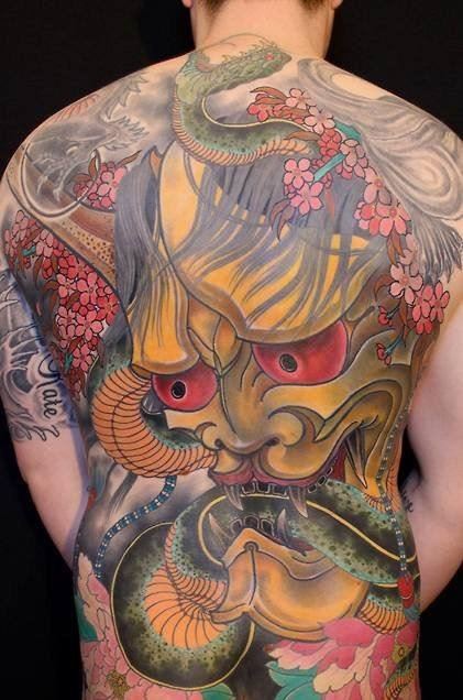人体艺术纹身男满背彩色般若纹身图片