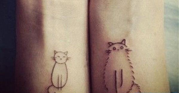情侣脚上黑色小猫咪脚踝纹身图案图片