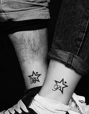 情侣脚踝上简约好看的黑白纹身图案图片