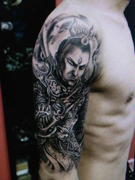 男生胳膊上超个性的二郎神纹身图片
