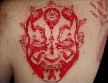 雕刻血腥的恶魔割肉自虐式纹身图案图片