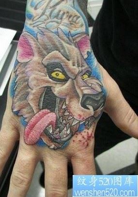 人体纹身男手背卡通狼头纹身图案图片