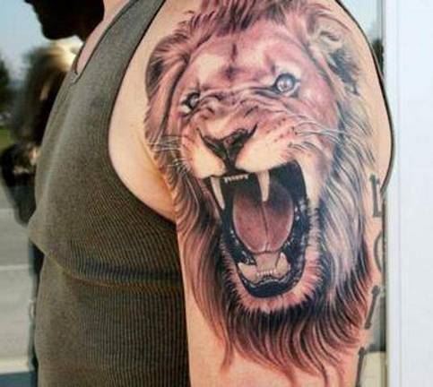 男子手臂纹身霸气狮子图案大全图片