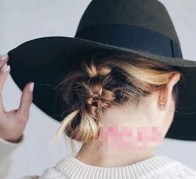 女生戴帽子发型这样最美 开学军训女孩子戴帽子怎样梳发型