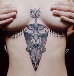 性感女士胸部传统信仰纹身图片