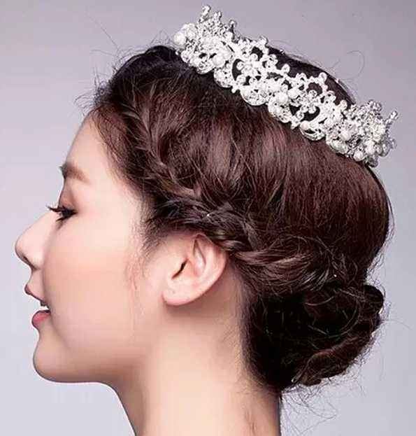 新娘皇冠发型如何扎 五款合适戴皇冠的新娘发型图片
