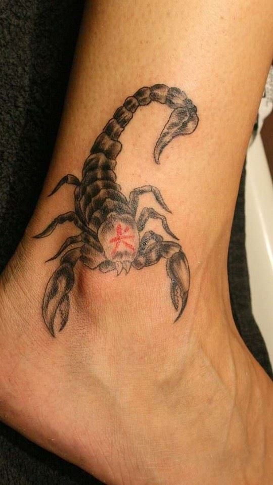 女子脚踝毒蝎子唯美型纹身图案图片