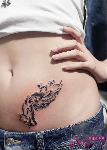 女生腹部性感翅膀精美纹身图案图片