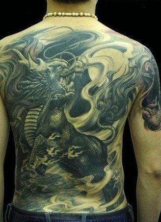 纹身男满背经典霸气麒麟纹身图案图片
