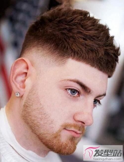 男士寸头变奏版Textured Crop发型 比一般短发更多岀了侧层清爽易打理