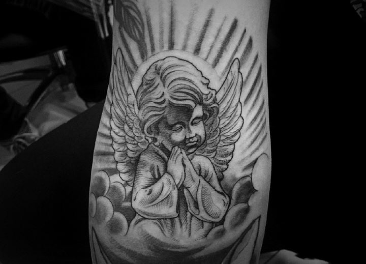 天使的祝福手臂小天使个性纹身图片