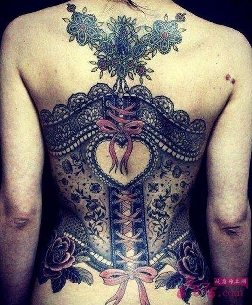 女子满背性感蕾丝衣刺青纹身图案图片