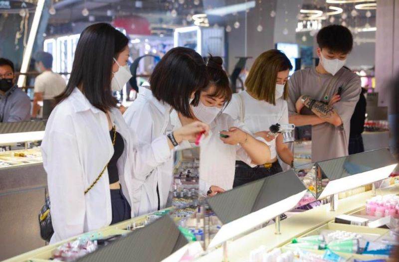 中国美妆进入万亿“新黄金时代”谁是高端美妆零售“破局者”？