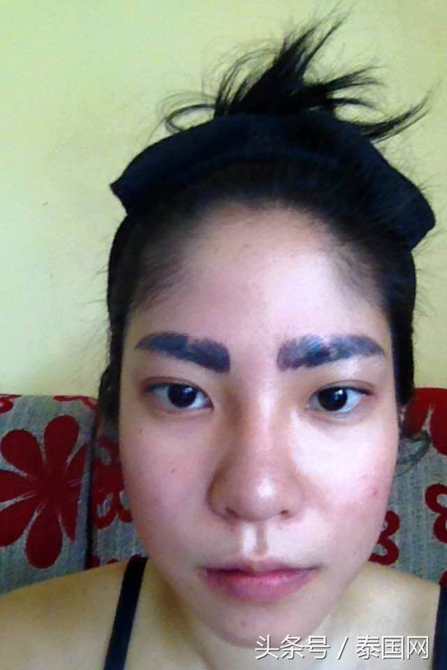 美丽需要代价，看泰国女子的纹眉时和纹眉后