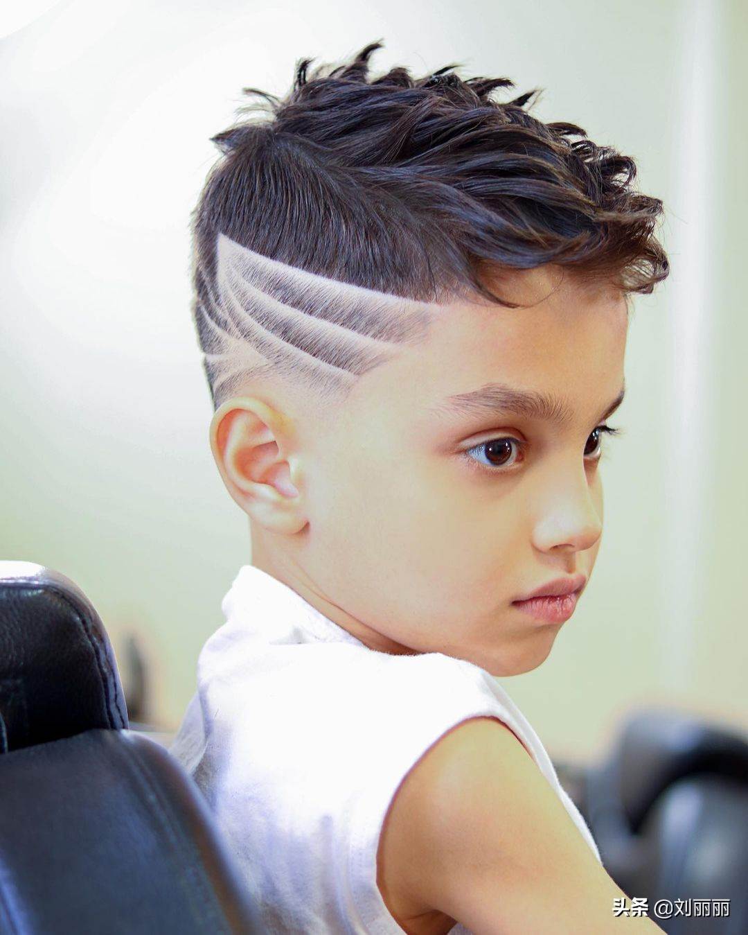 男童发型2022潮流短发雕刻（6～8岁小帅哥发型2022）