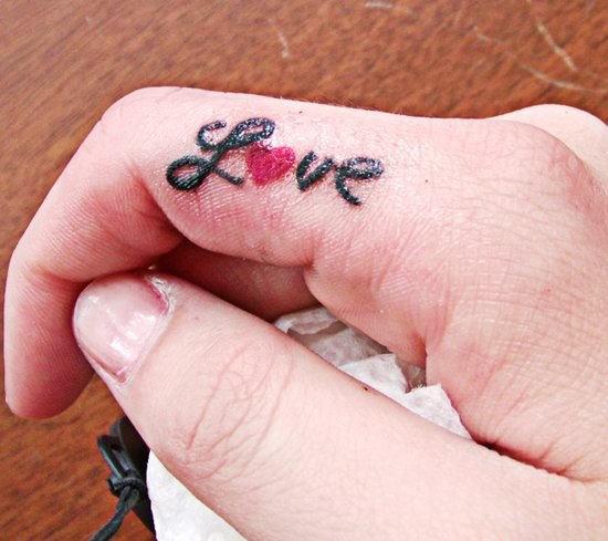 love纹身图案手指 love纹身