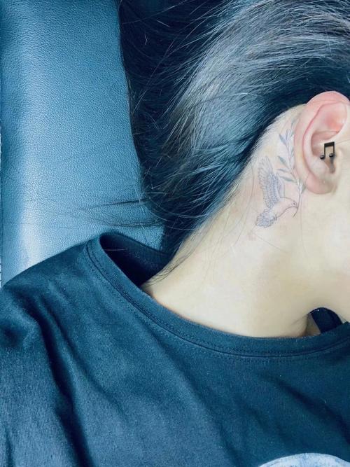 耳朵后面纹身图 耳朵后面纹身图案女生