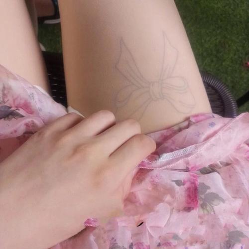 大腿纹身图女 大腿纹身蝴蝶结图片