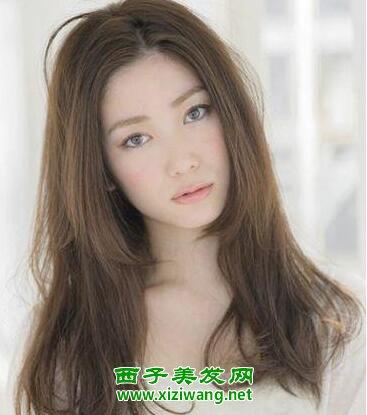 中分刘海发型女图片 中分刘海发型女图片2023