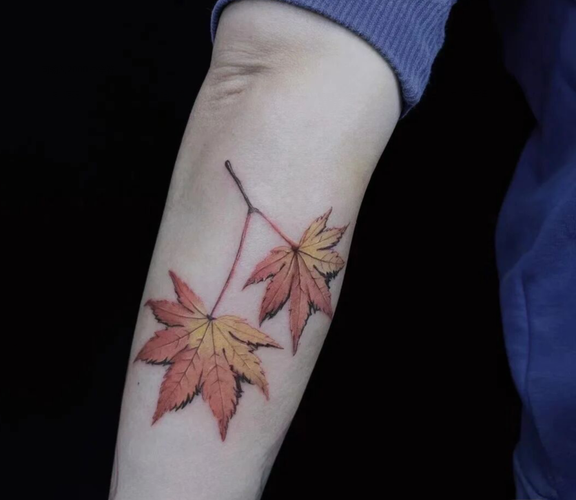 枫树叶纹身图案 枫树叶纹身图案大全图片