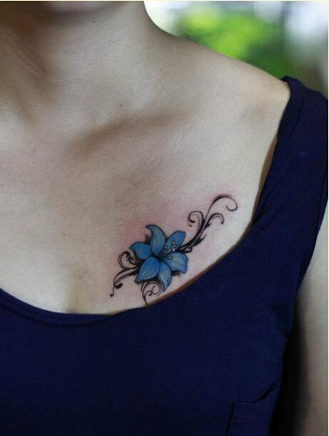 女性胸前纹身小图案 女性胸前纹身图案玫瑰代表什么
