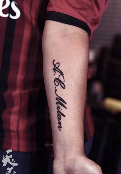 胳膊字母纹身图片男 胳膊字母纹身图片男士
