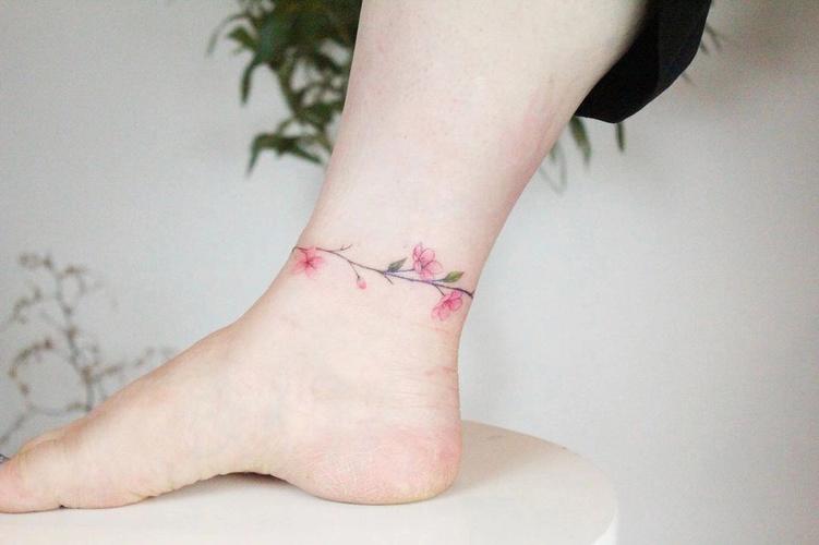 2023脚踝纹身图案女时尚 2023年最火的脚踝纹身图片