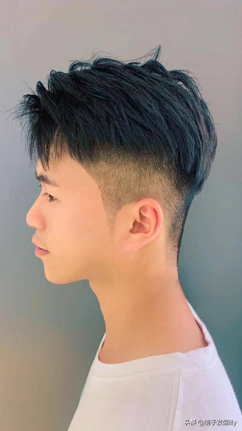 2023年男士短发发型图片 202年男士流行什么样的发型最好看