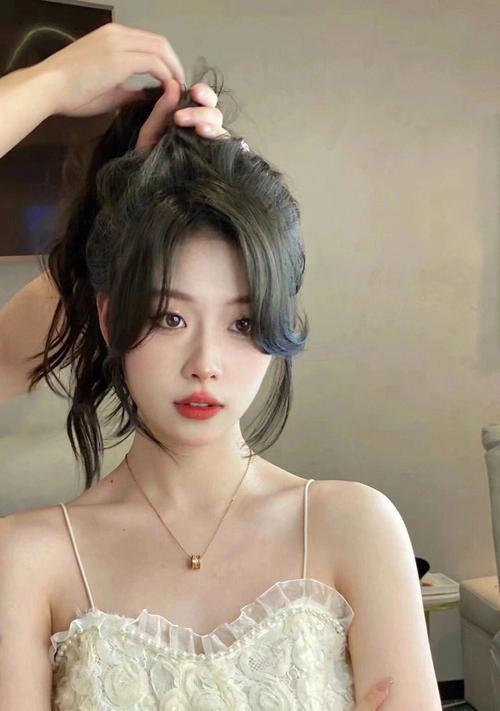 显年轻的刘海发型图片女 免费扫一扫测脸型配发型软件