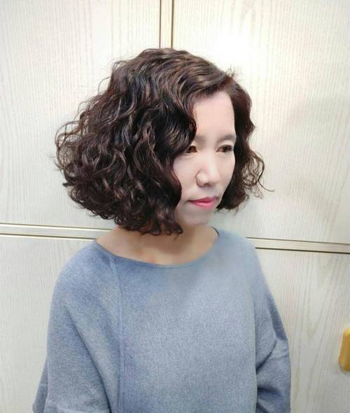 48岁女发型图片 48岁女发型图片短发