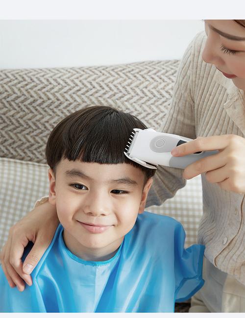 小孩剪头发图片 小孩剪头发图片10岁男孩