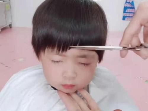 婴儿剪什么发型好看图片欣赏 婴儿剪什么发型好看图片欣赏大全