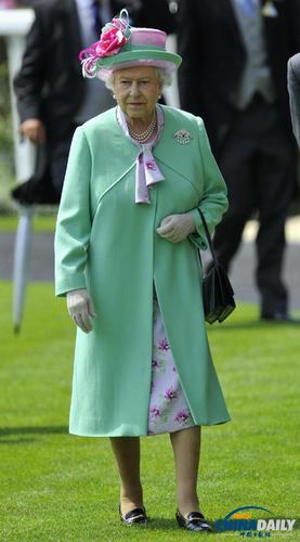 英国女王夏季穿搭图片