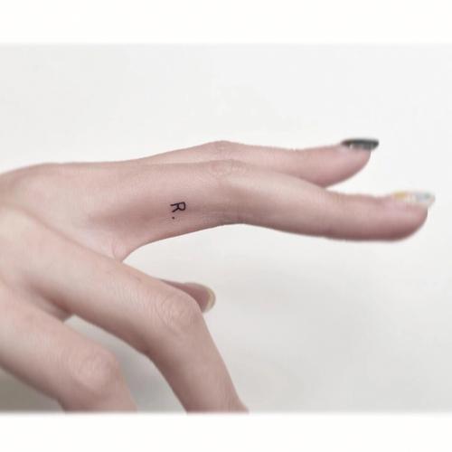 手指纹身小图案女 手指纹身小图案女字母