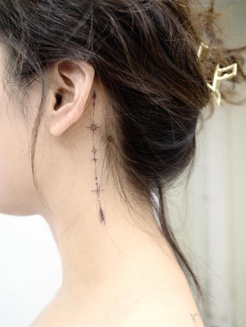 耳朵后面纹身图 耳朵后面纹身图案女生