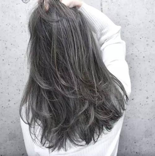 灰色头发穿搭图片欣赏 6度灰色头发图片欣赏
