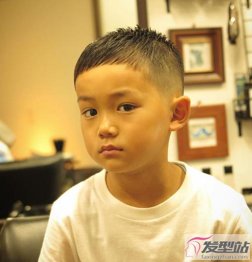 8小男孩短发发型图片 小男孩短发发型图片2023寸头