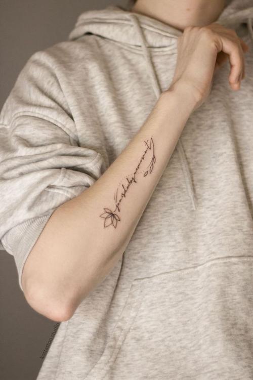 手臂字母纹身图案 手臂字母纹身图案女生时尚