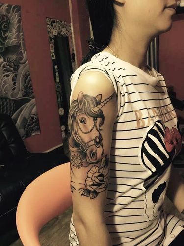 女人纹胳膊纹身图片 女人纹胳膊纹身图片