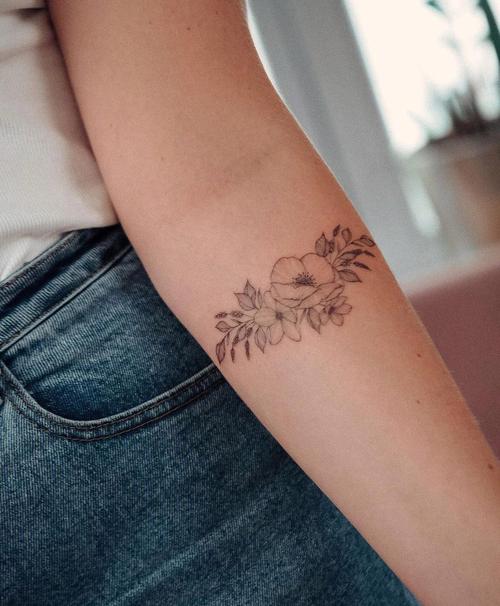 今年流行什么纹身图案女 今年流行纹身图案女手上纹身