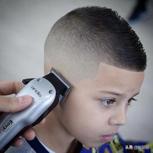 10岁男孩剪什么发型好看图 10岁男孩剪什么发型好看图片欣赏