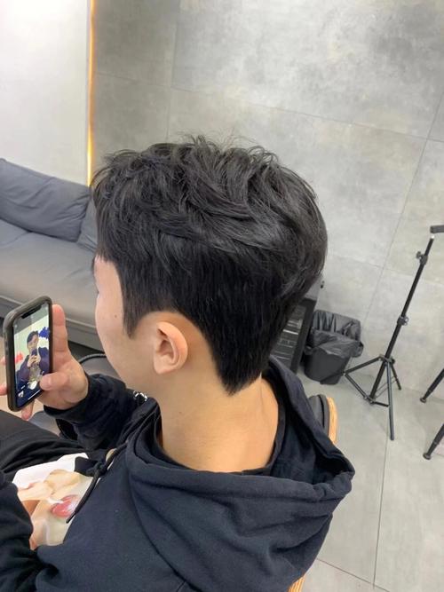 男孩流行发型图片2023 6～8岁小帅哥发型寸头