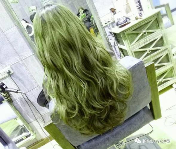 墨绿色发型图片女 墨绿色发型图片女士