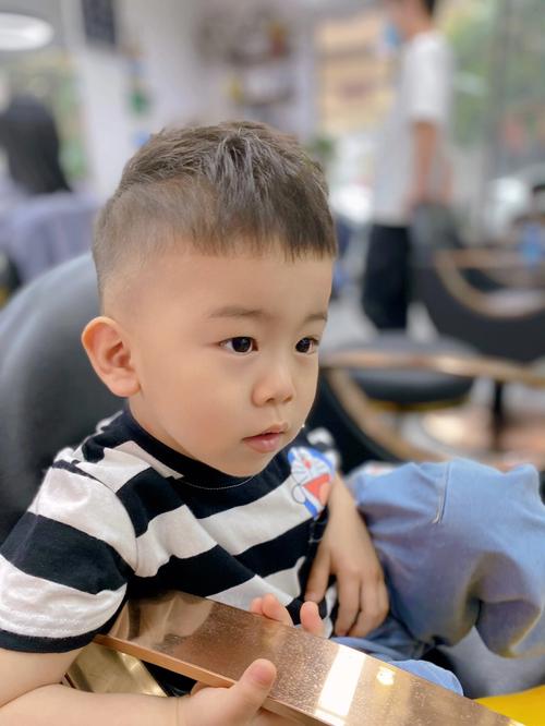 韩式小男孩发型图片 韩式小男孩发型图片中长发