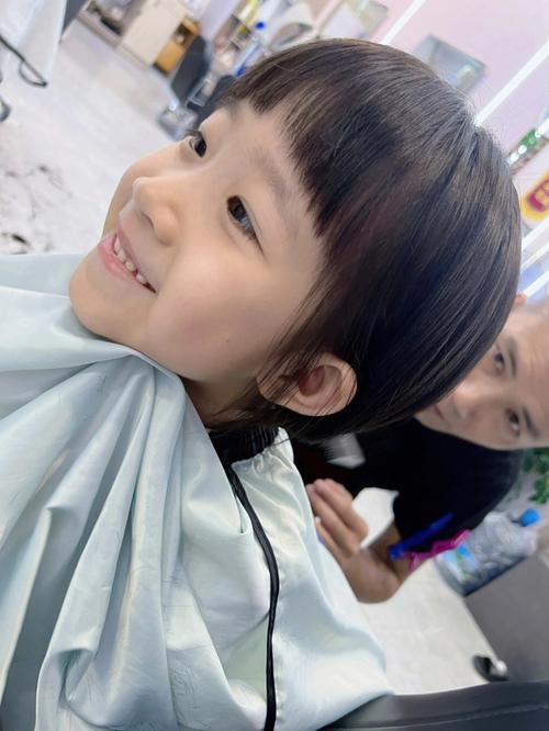 女儿童短发发型图片 女儿童短发发型图片圆脸