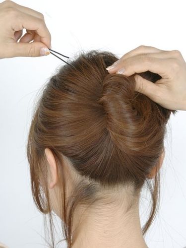 自己盘头发简单好看的步骤图片 自己盘头发简单好看的步骤图片女