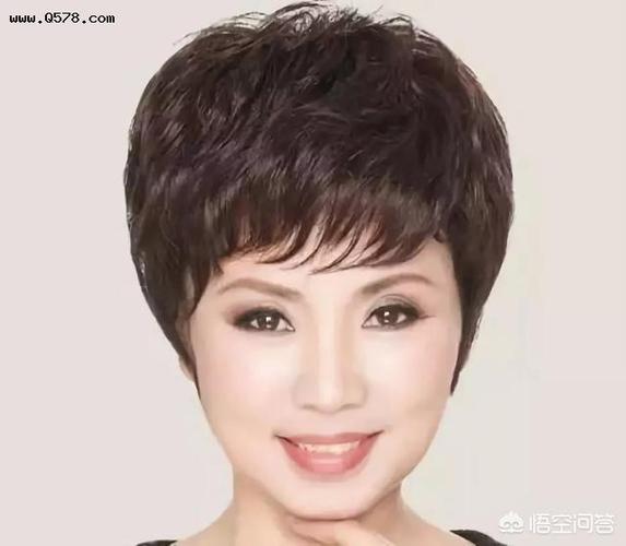 55岁适合的发型图片 55岁适合的发型图片女